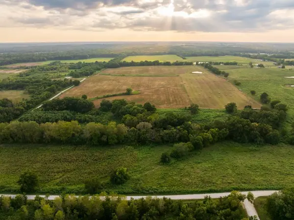 E 355th ST, Creighton, MO 64739