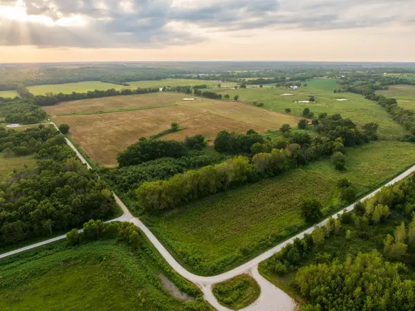 E 355th ST, Creighton, MO 64739