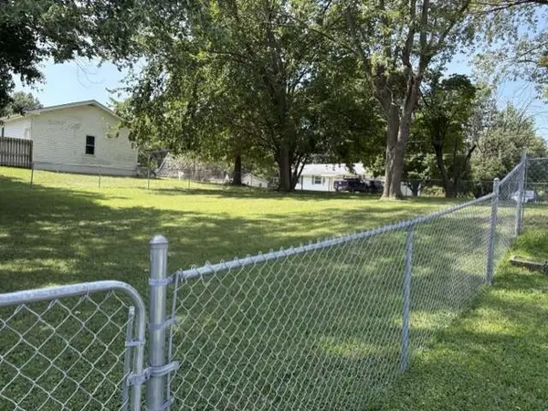 1405 NE 72 ST, Gladstone, MO 64118