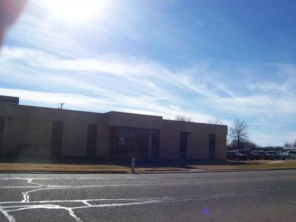 824 E 4th ST, Pittsburg, KS 66762