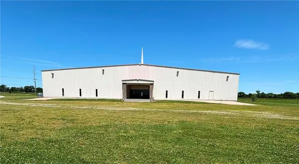 1390 W 35th Pkwy, Chanute, KS 66720