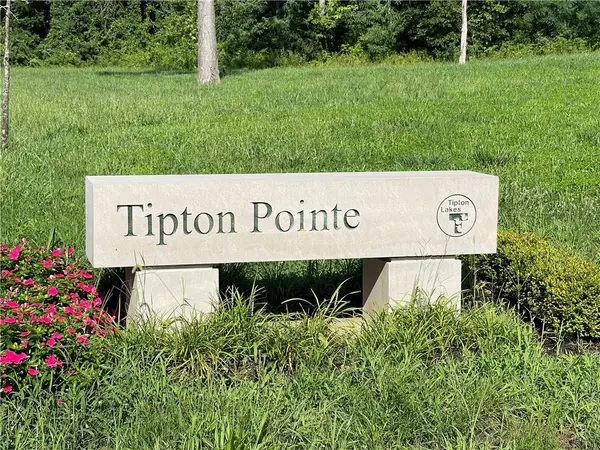 1952 Tipton Pointe CT, Columbus, IN 47201