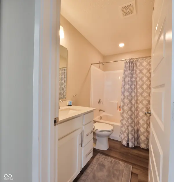 13496 Erlen DR Fishers, IN 46037