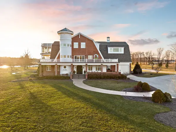 9825 Windy Hills DR, Zionsville, IN 46077