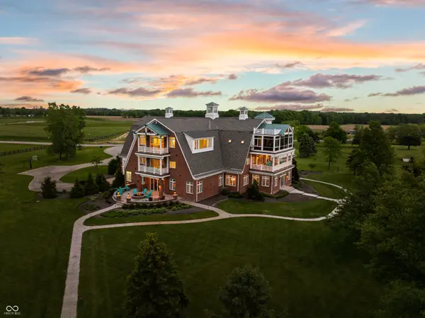9825 Windy Hills DR, Zionsville, IN 46077