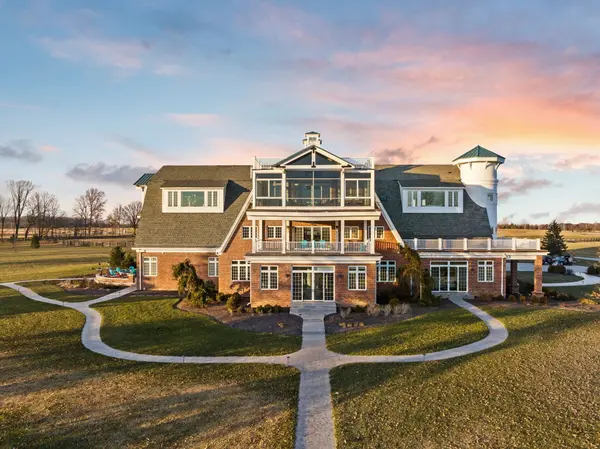 9825 Windy Hills DR, Zionsville, IN 46077