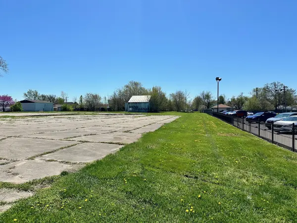 645-655 E Main ST, Brownsburg, IN 46112