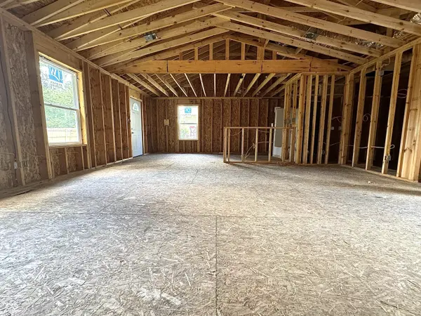 207 N Birchwood DR, Muncie, IN 47304