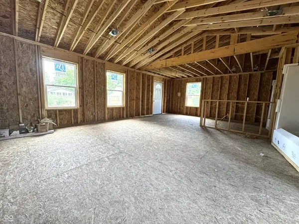 207 N Birchwood DR, Muncie, IN 47304