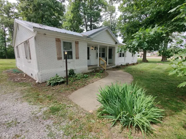 9 E Rafferty RD E, Shelbyville, IN 46176