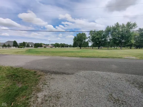 9 E Rafferty RD E, Shelbyville, IN 46176