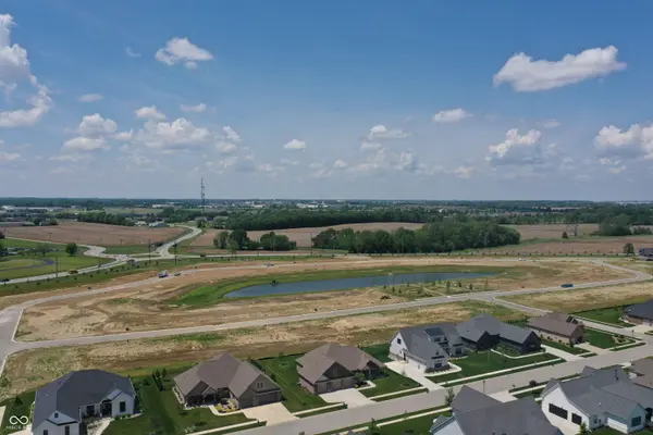 1682 Mill Pond LN, Franklin, IN 46131