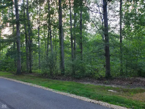 149 Hilltop LN, Nashville, IN 47448