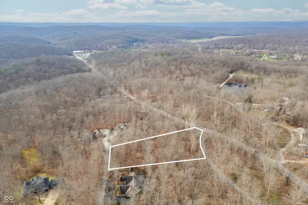 149 Hilltop LN, Nashville, IN 47448