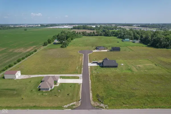 10301 Shamrock CT, Seymour, IN 47274