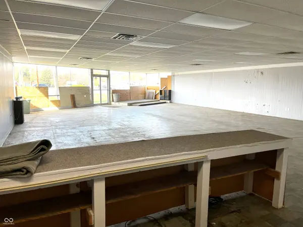 7027 Pendleton Pike, Indianapolis, IN 46226