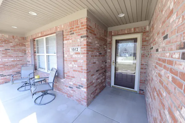 1912 Angel RUN, Sellersburg, IN 47172