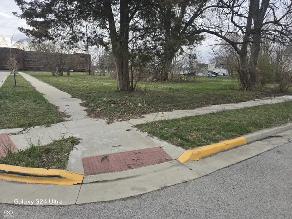 1227,1229,1231 S 13TH HALF ST, Terre Haute, IN 47802