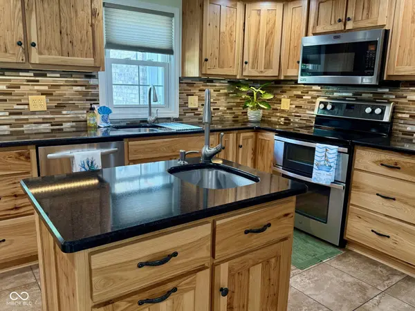 1085 E North Shore DR, Brownstown, IN 47220