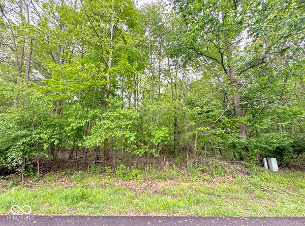 1555 Fox Cross DR, Martinsville, IN 46151