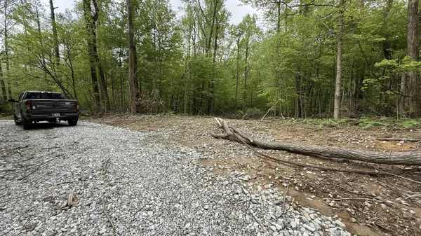 3 Fiscus Cemetery RD, Coal City, IN 47427