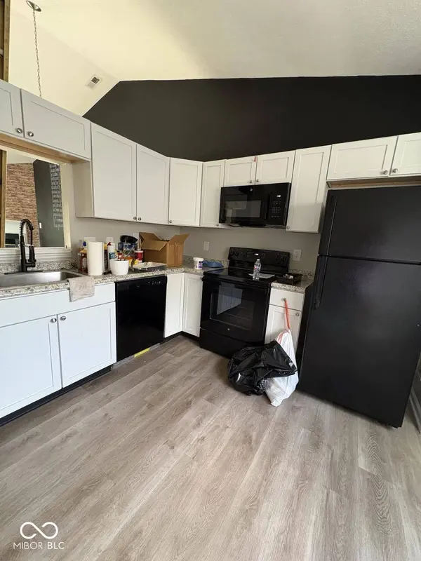 144 Meadow Glen DR, Avon, IN 46123