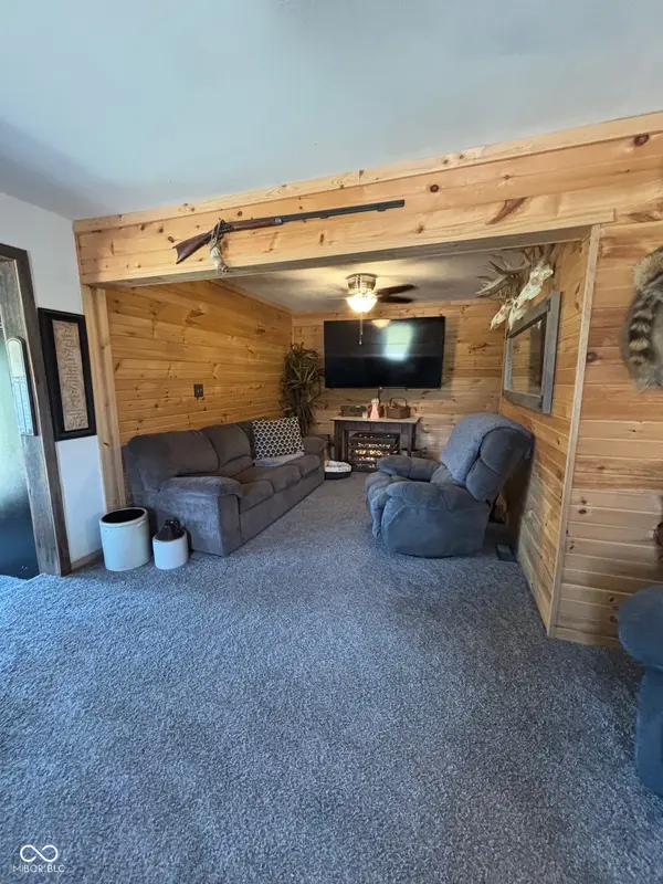 6951 W 450 S, Columbus, IN 47201