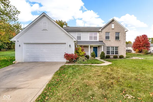 8626 Golden Falls CIR, Avon, IN 46123