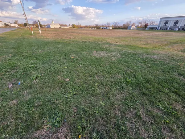 65 E Rampart ST, Shelbyville, IN 46176