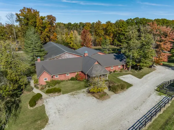 2034 Dubois RD, Spencer, IN 47460