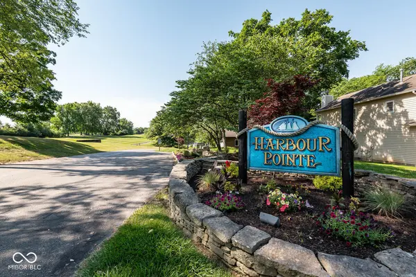 9416 S Harbour Pointe DR, Bloomington, IN 47401