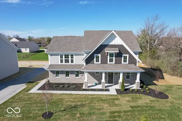 934 Apryl DR, Greenwood, IN 46143