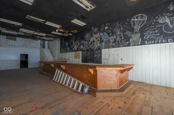 114 S Anderson ST, Elwood, IN 46036