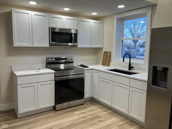 1702 S E ST, Elwood, IN 46036