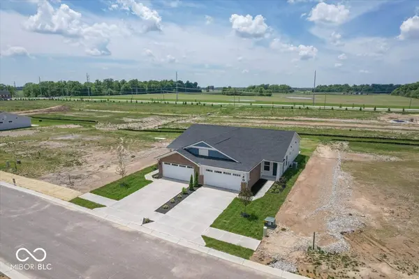 810 Rosebud LN, Greenfield, IN 46140