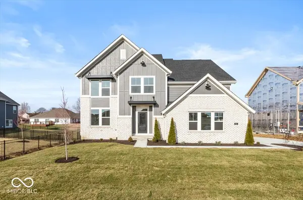 952 Apryl DR, Greenwood, IN 46143