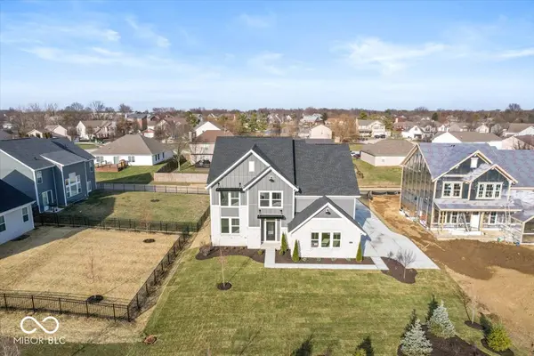 952 Apryl DR, Greenwood, IN 46143