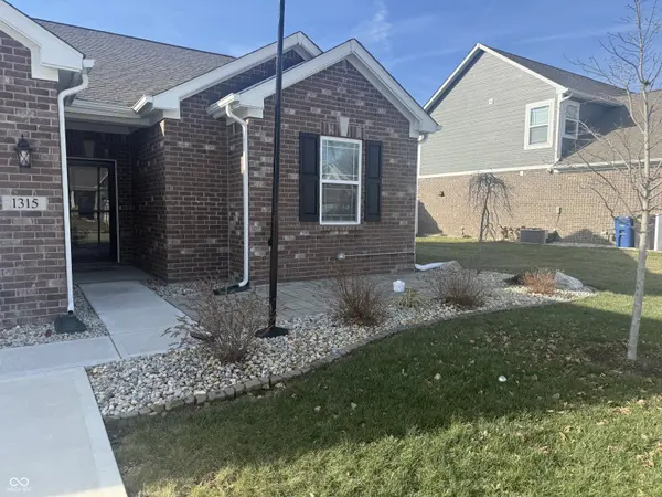 1315 Bontrager LN, Shelbyville, IN 46176