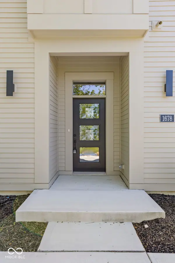 1678 Coach DR, Westfield, IN 46074