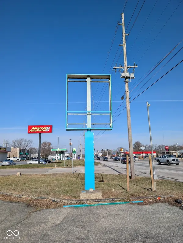 905 S Scatterfield RD, Anderson, IN 46012
