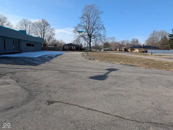 905 S Scatterfield RD, Anderson, IN 46012