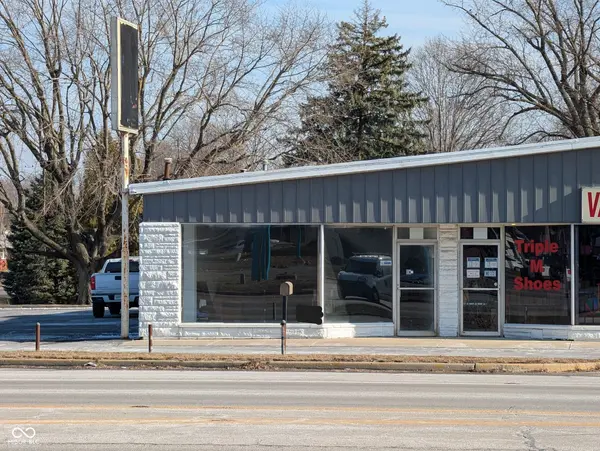 902 S Scatterfield RD, Anderson, IN 46012