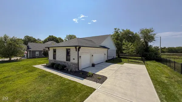 110 Saundra DR, Fortville, IN 46040