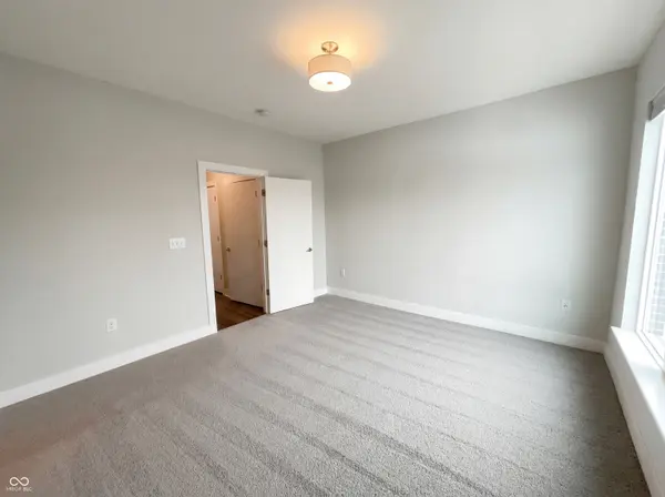 727 N Illinois ST #UNIT 208, Indianapolis, IN 46204