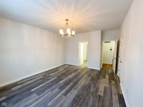 1302 Old Market SQ, Greenwood, IN 46143