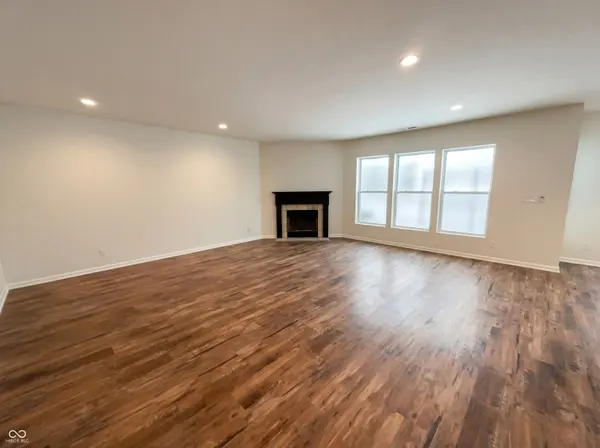 1302 Old Market SQ, Greenwood, IN 46143