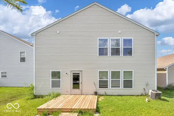 951 Curlew LN, Greenwood, IN 46143