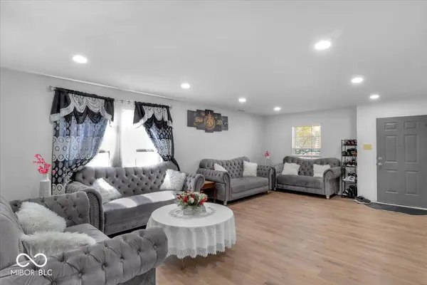 951 Curlew LN, Greenwood, IN 46143