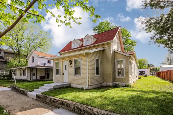 104 S Broad ST, Mooreland, IN 47360