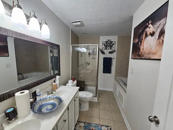 5747 Spring Oaks WAY, Indianapolis, IN 46237